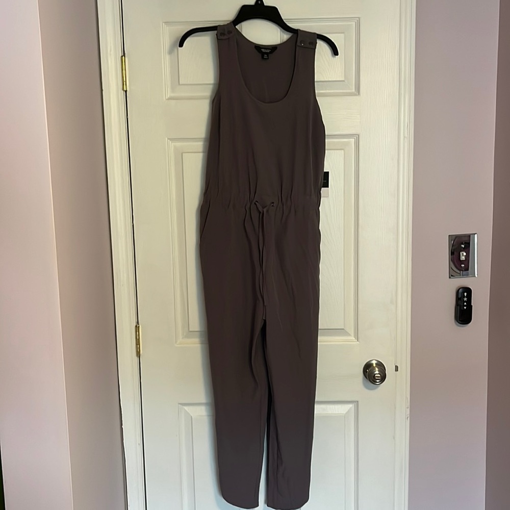 Simply Vera, beautiful purple jumpsuit. XS. Tie waist.